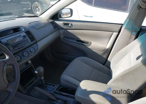 2005 Toyota Camry Le z USA, uszkodzony, nr VIN 4T1BE32K05U085363